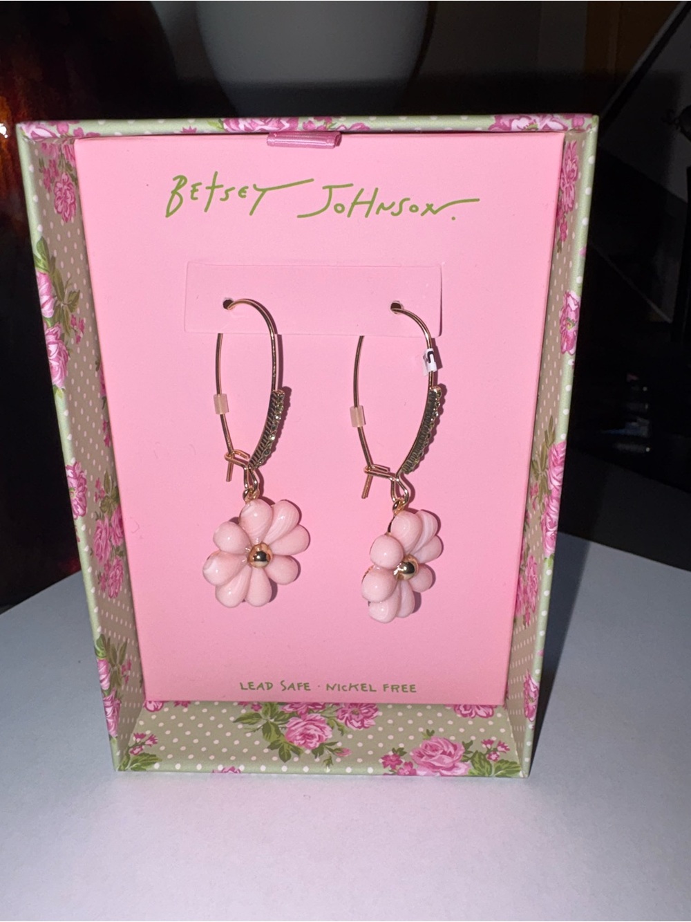 Betsey Johnson Blush Pink Daisy Hoop Earrings NIB - Picture 2 of 4